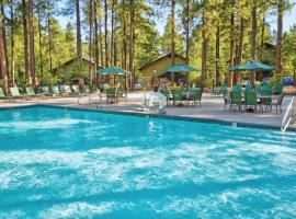 Wyndham Pinetop Resort 2BR Apartment with Resort Access, ξενοδοχείο σε Pinetop-Lakeside