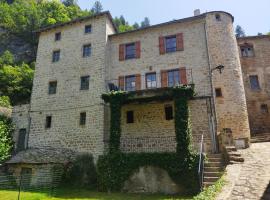 Gîte Le Pigeonnier10P, Ste Enimie,Gorges du tarn, village de Saint Chély du Tarn, hotel in Saint-Chély-du-Tarn