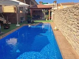 Casa con piscina y gimnasio privados