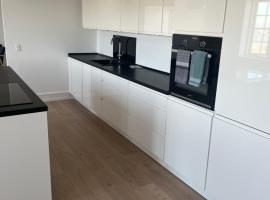 L&aelig;kker lejlighed p&aring; havnefronten 1, готель з парковкою у місті Наксков