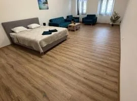 Velky moderny apartman v srdci mesta