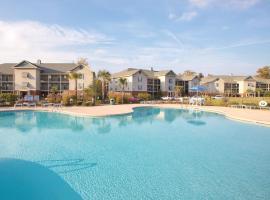 Wyndham Lake Marion 2BR Apartment with Resort Access, ξενοδοχείο σε Santee