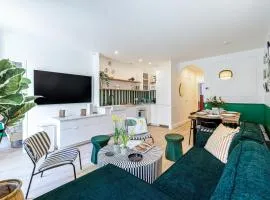 NEW! Remodeled & Spacious 4 Bedroom - 3 Bath - Heart of Nice - AC in all rooms - With a large elevator