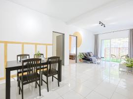 Charming Family Getaway with Home Comforts Clover Home 2-23A, hotel in Brinchang