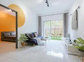 Charming Family Getaway with Home Comforts Clover Home 2-23A