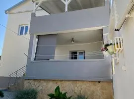 LuMar Holidays and Apartments