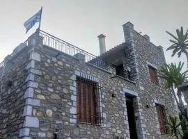 Efterpi's Tower House! εύ τέρπω she who brings joy