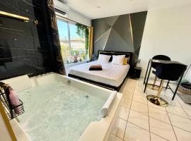 Luxury Beach Room, Resort in Frontignan