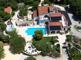 Lotus Rooms, hotel i Brzac