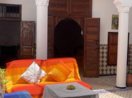 Riad Diafa, Hotel in Oulad Akkou