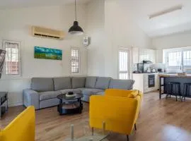 Beachside 2BR Villa with Garden & BBQ in Pervolia