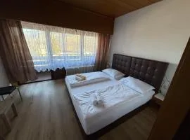 Lukas Rooms