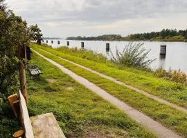 Das Weichenhaus direkt am Nord-Ostsee-Kanal
