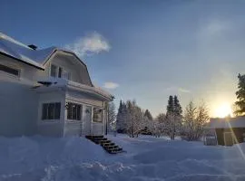 Rooms in a big wooden home, homestay