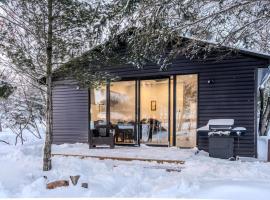 Renovated 3-Bedroom Cottage in Georgian Bay #12, hotel Dillonban