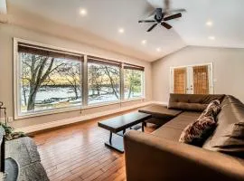 6 Bedroom Lakefront Main House in Sand Bay