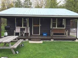 Ambleside - 2-Bedroom Cottage #10, hotel v destinaci Kawartha Lakes