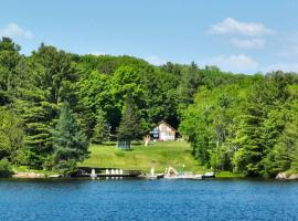 Muskoka Lakefront 3-bdrm Chalet #90, hotel v destinaci Port Carling