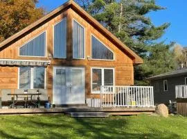 Muskoka Lakefront 3-bdrm Chalet #90