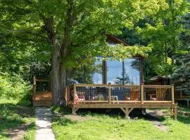 Lake Muskoka Deluxe 2-bdrm Cottage - Pier 100 #60