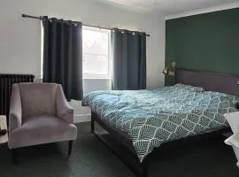1 double and 1 twin bedrooms and bath