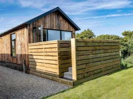 The S Bend Luxury Lodge, hotel in Richborough