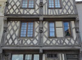 Maison des Acrobates, hotel v destinaci Blois