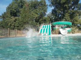 camping nature le Valenty Lot en vallée de la Dordogne toboggan géant piscine mini golf, отель в городе Soturac