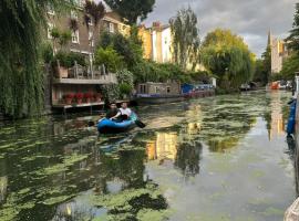 Canal Boat in London, Boot in London