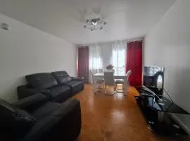 Parenthèse en famille ou pro, F3 lumineux avec WiFi rapide, bureau dédié et cuisine équipée parfait pour télétravail, séjours en famille ou entre amis, proche de l'aéroport d'Orly