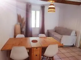 Coquet T2 rénové, proche plages et Hyères, 4 couchages