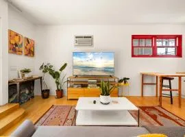 Artsy Venice Beach Canals Studio w/Rooftop & Sauna