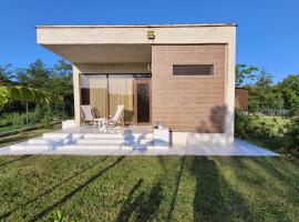 Shekvetili - Kaprovani, Georgia, hotel com piscina em Shekhvetili