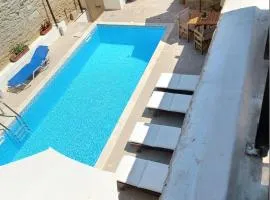 Vrakas House
