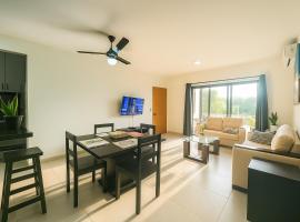 Modern 2BR Apartment 3 Min from Airport with Free Parking