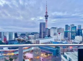 High-Floor 2BR Apt Sky Tower view AC Pool Gym