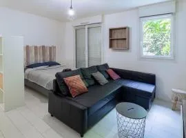 Parisian Chic & Spacious Studio with Parking