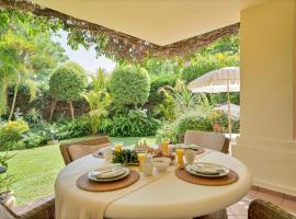 Arqueros Luxury Apartment - Private Garden & Pool, hotel in Benahavís