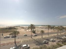 Best sea view, hotel in Qiryat Yam