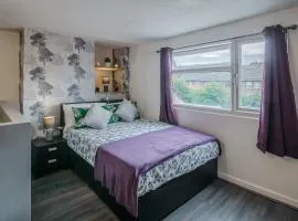 Ensuite Studio with Kitchenette Dudley DY2