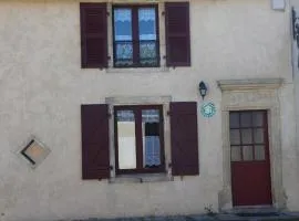 Gîte confortable à Halles-sous-les-Côtes avec cheminée et terrasse - FR-1-585-5