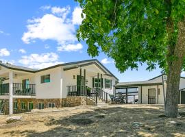 Desert Mountain Escape with Private Hot Tub home, hotel em Tehachapi