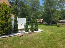 Charming 3 bedroom 2 bath home in Bloomfield with wishing well, hotel v destinaci Bloomfield