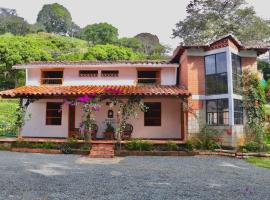 Finca Hotel Recinto de la Gruta, séjour à la campagne à Copacabana