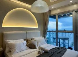 Panoramic Seaview 2BR near Airport Facing the Bay 6G