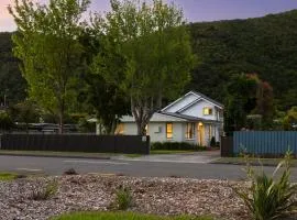 Beach Road Oasis - Waikawa Holiday Home
