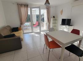 Escape and comfort near Ajaccio, beautiful 2 bedroom terrace, hotel v destinaci Alata