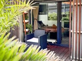 Jezerní apartmán s terasou a saunou v Lakepark Residence