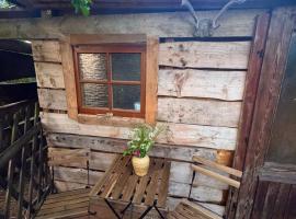 &Uuml;bernachtung bei den Alpakas im Naturgarten Eigener Schlafsack, glamping site in Hausbreitenbach