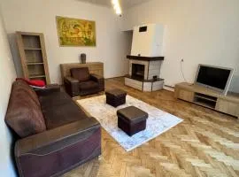 Niecała Twelve - Old Town Hideaway